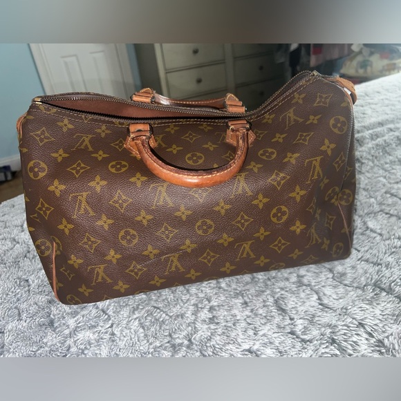 Louis Vuitton Handbags - Authentic Vintage Louis Vuitton
Speedy handbag